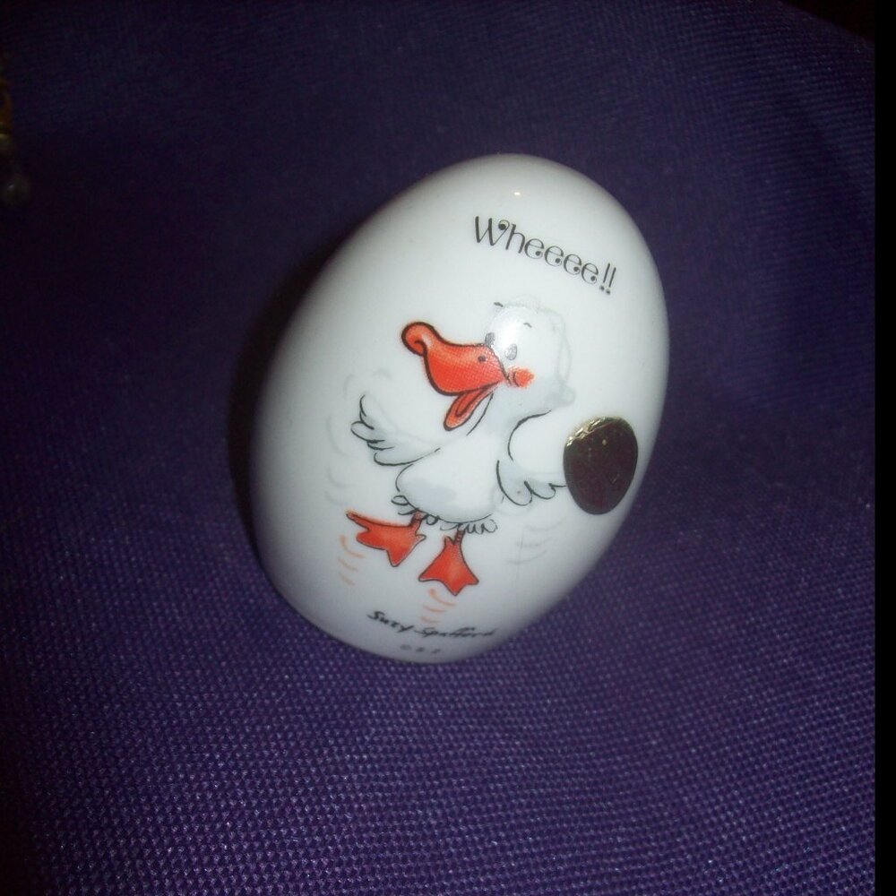 Suzy's Zoo Enesco Ceramic Egg Figure Wheeeeee!!!! by Suzy Spafford dated 1976-